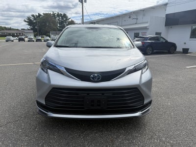 2025 Toyota Sienna LE