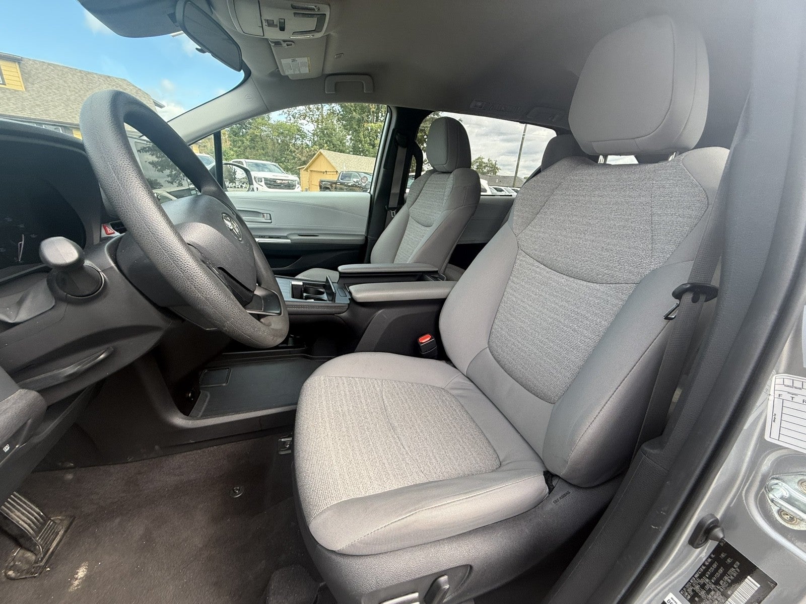 2025 Toyota Sienna LE
