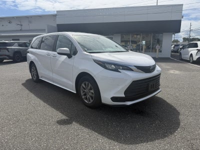 2025 Toyota Sienna LE