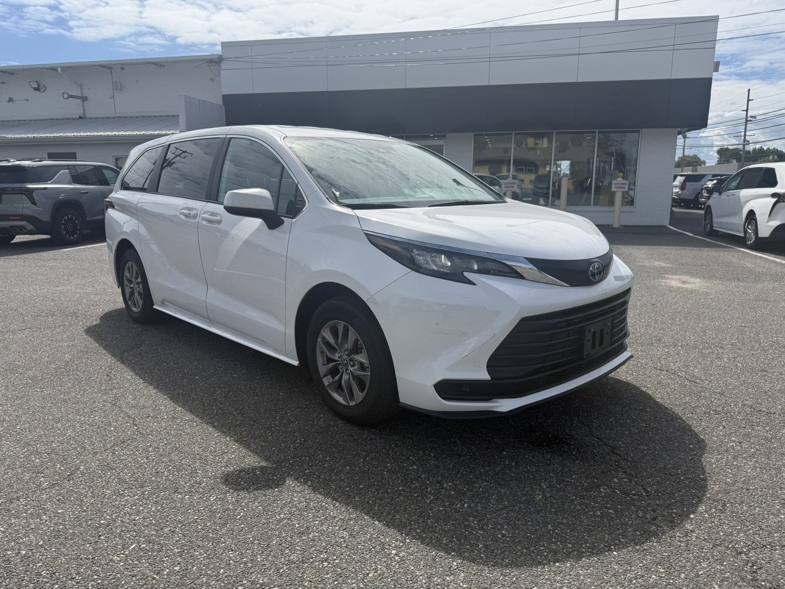 2025 Toyota Sienna LE