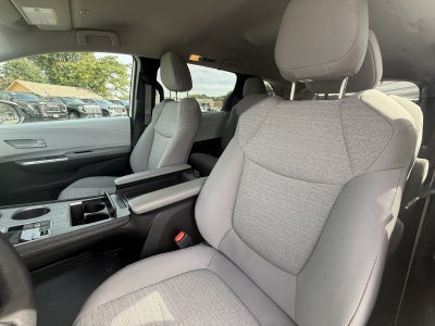 2025 Toyota Sienna LE