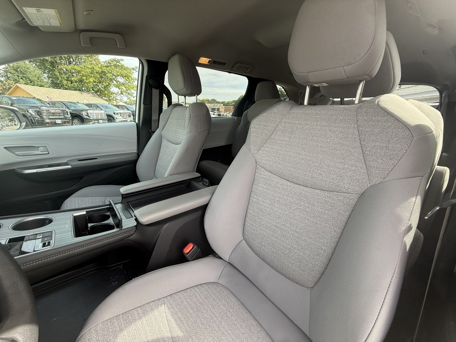 2025 Toyota Sienna LE