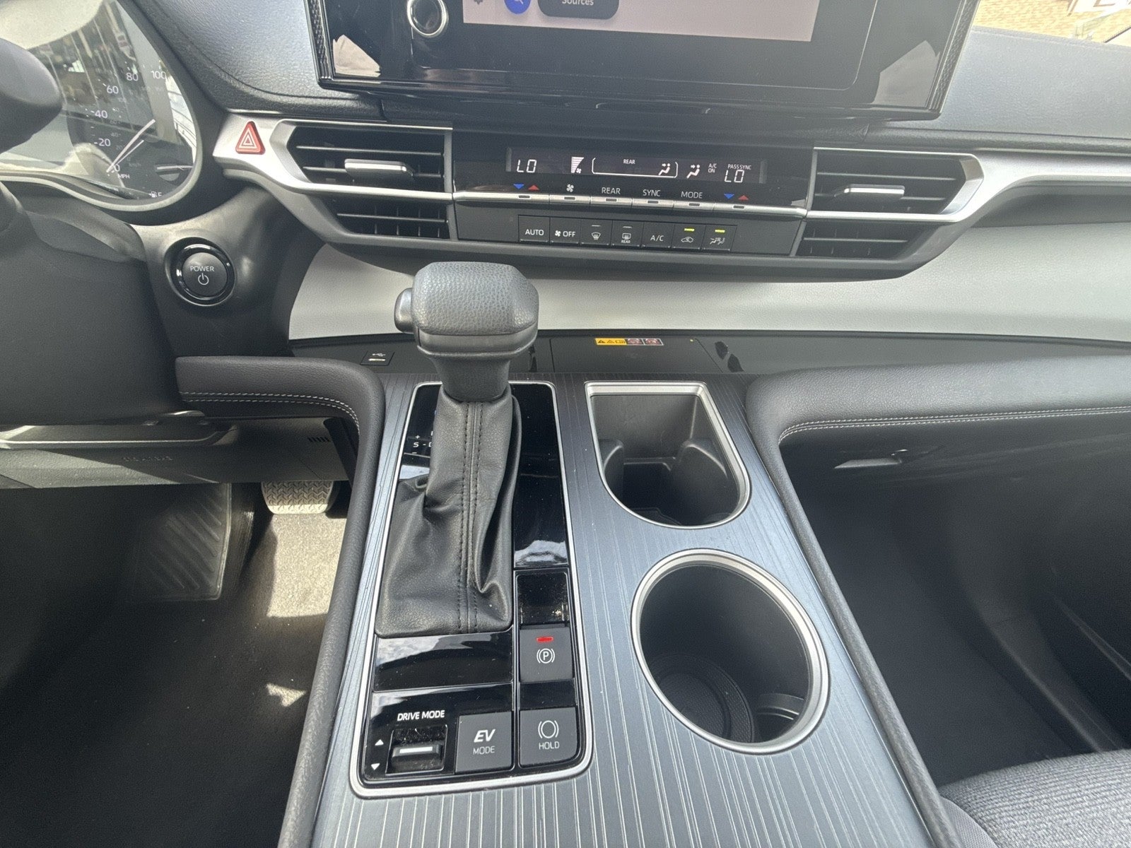 2025 Toyota Sienna LE