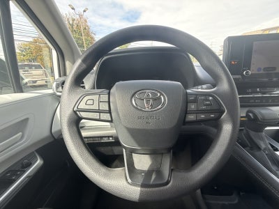 2025 Toyota Sienna LE