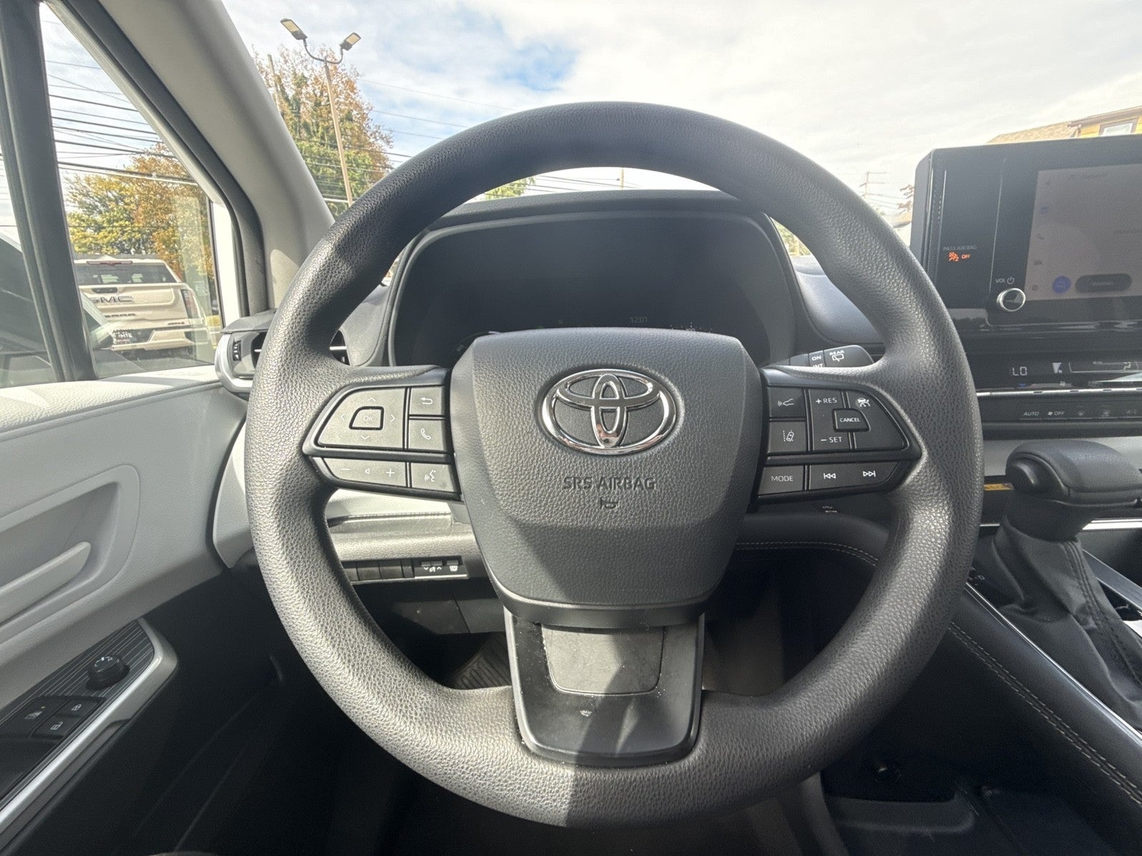 2025 Toyota Sienna LE