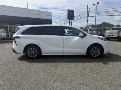 2025 Toyota Sienna LE