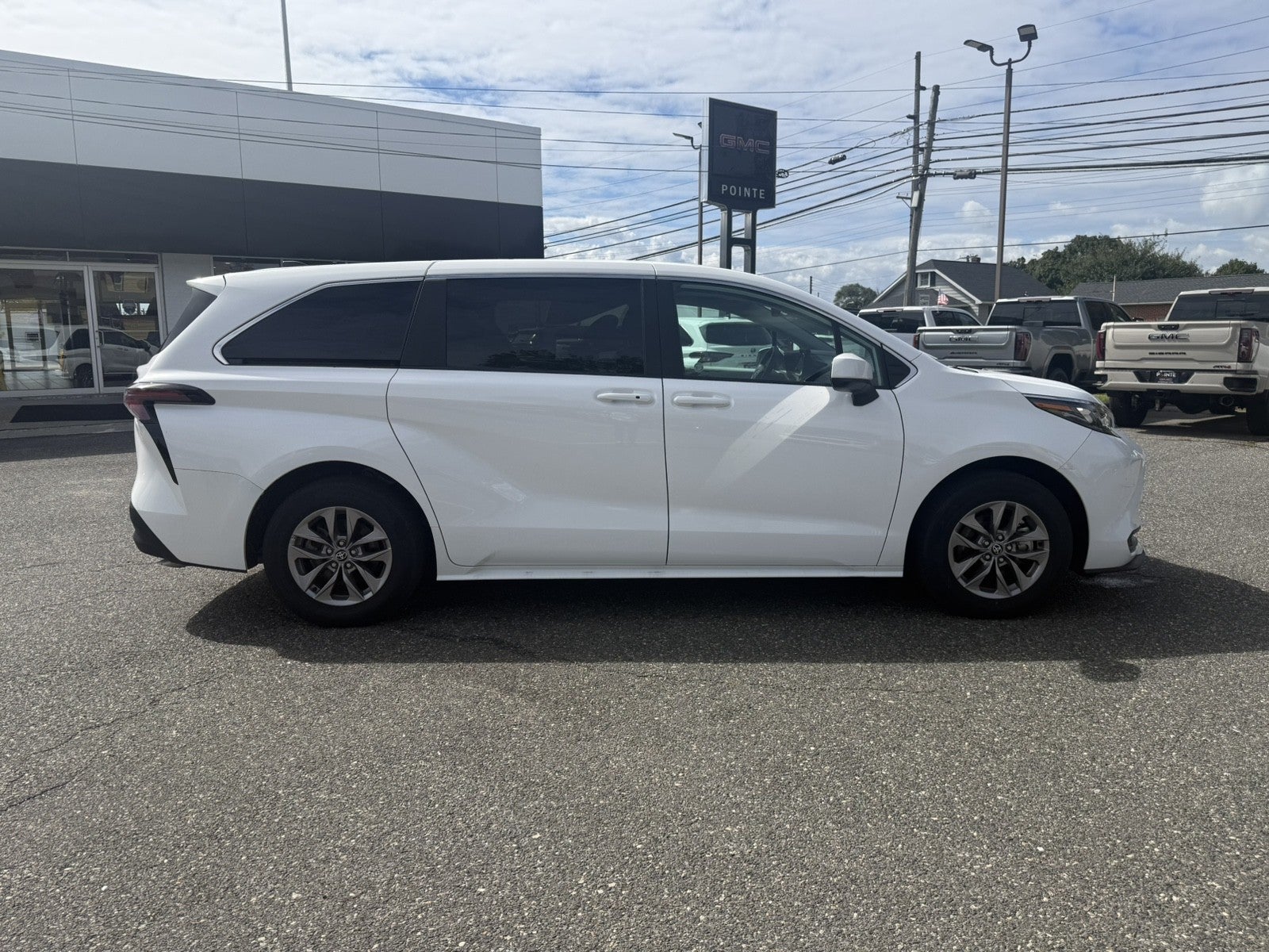 2025 Toyota Sienna LE