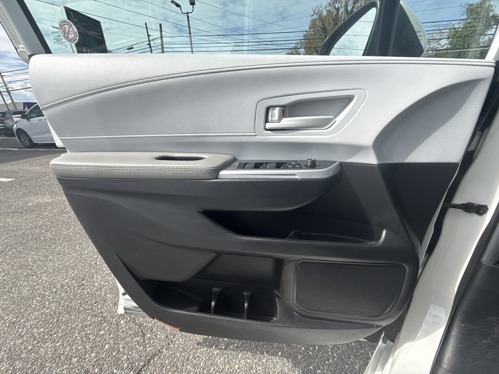 2025 Toyota Sienna LE