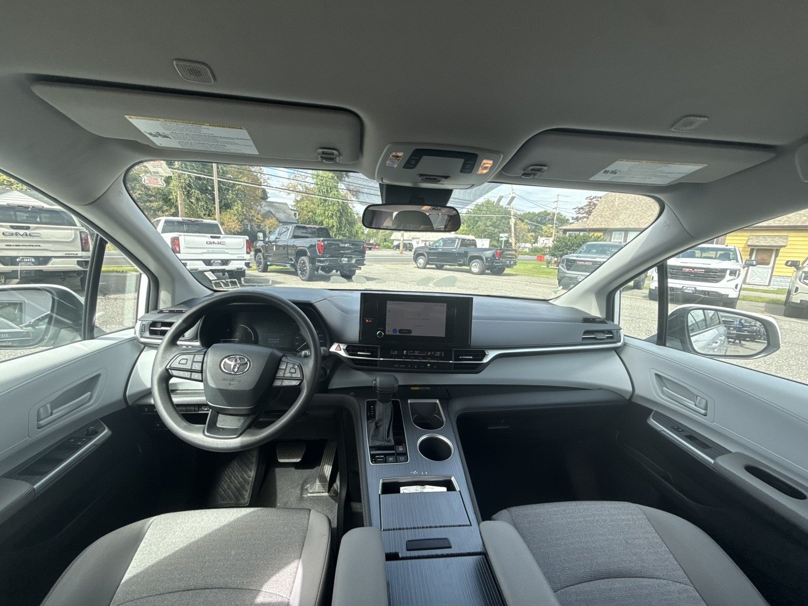 2025 Toyota Sienna LE
