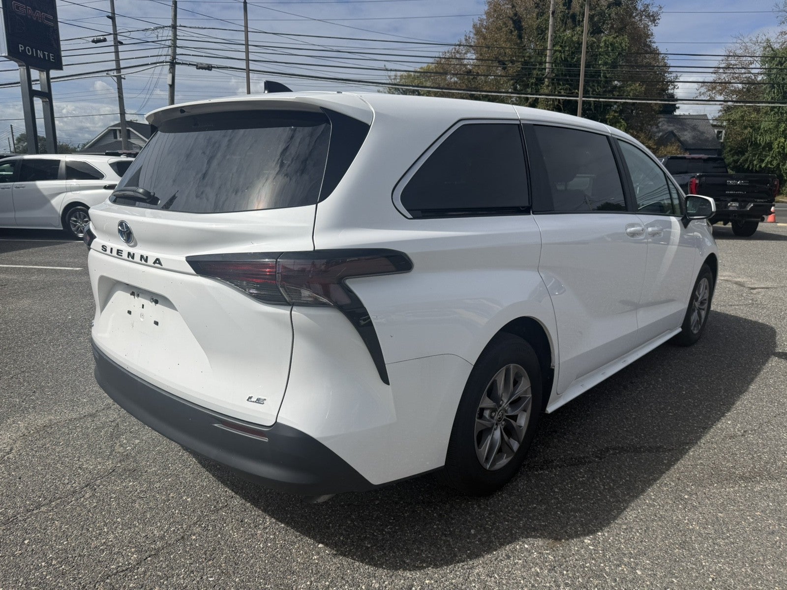2025 Toyota Sienna LE