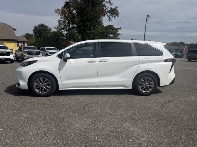 2025 Toyota Sienna LE