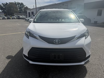 2025 Toyota Sienna LE