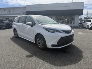 2025 Toyota Sienna LE
