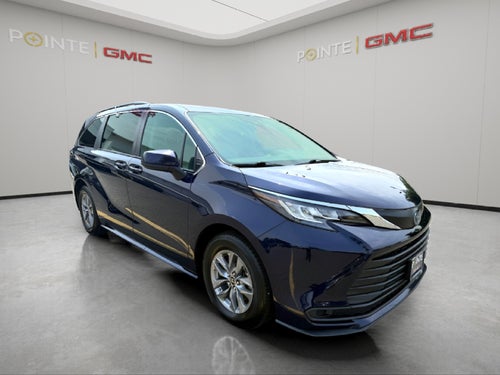 2022 Toyota Sienna LE
