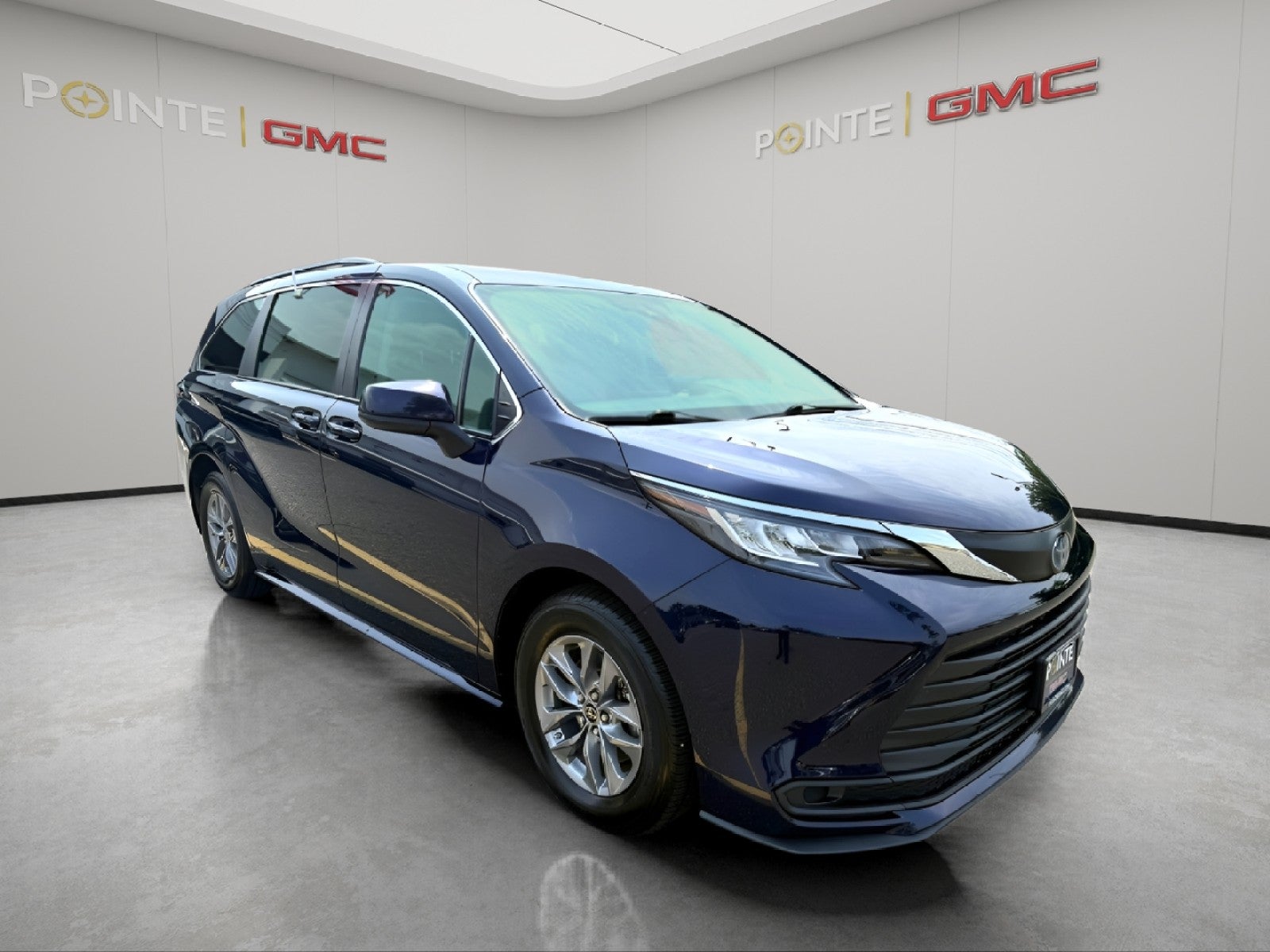 2022 Toyota Sienna LE