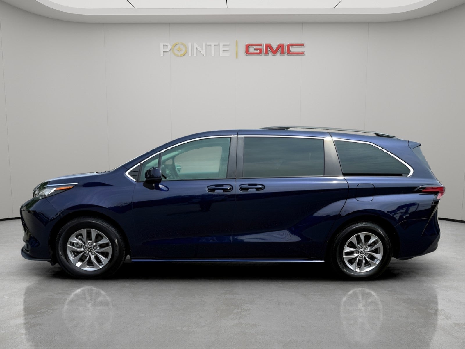 2022 Toyota Sienna LE