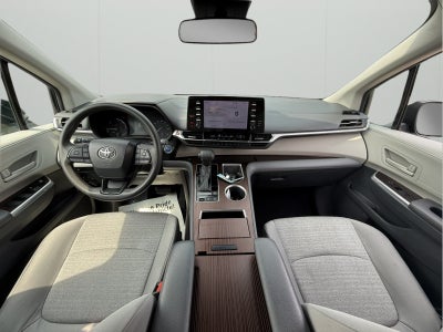 2022 Toyota Sienna LE