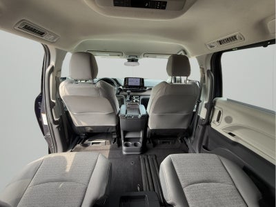 2022 Toyota Sienna LE