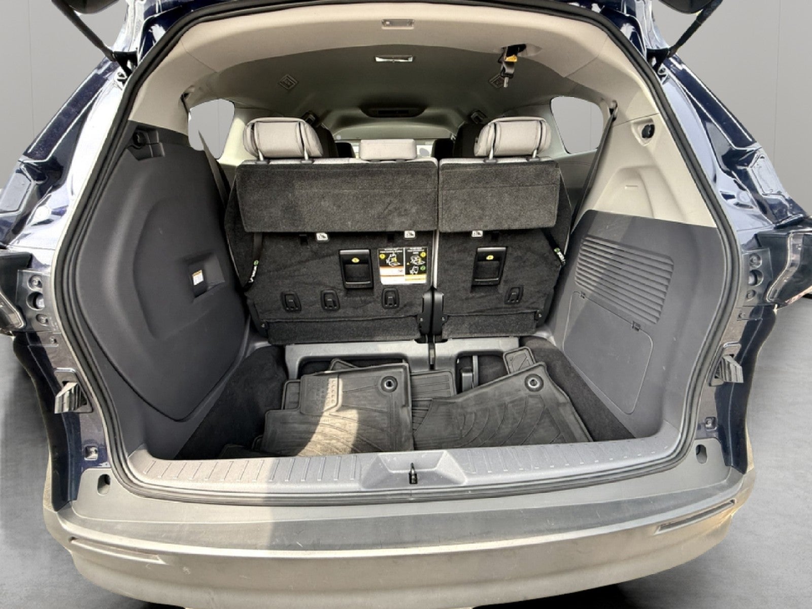 2022 Toyota Sienna LE