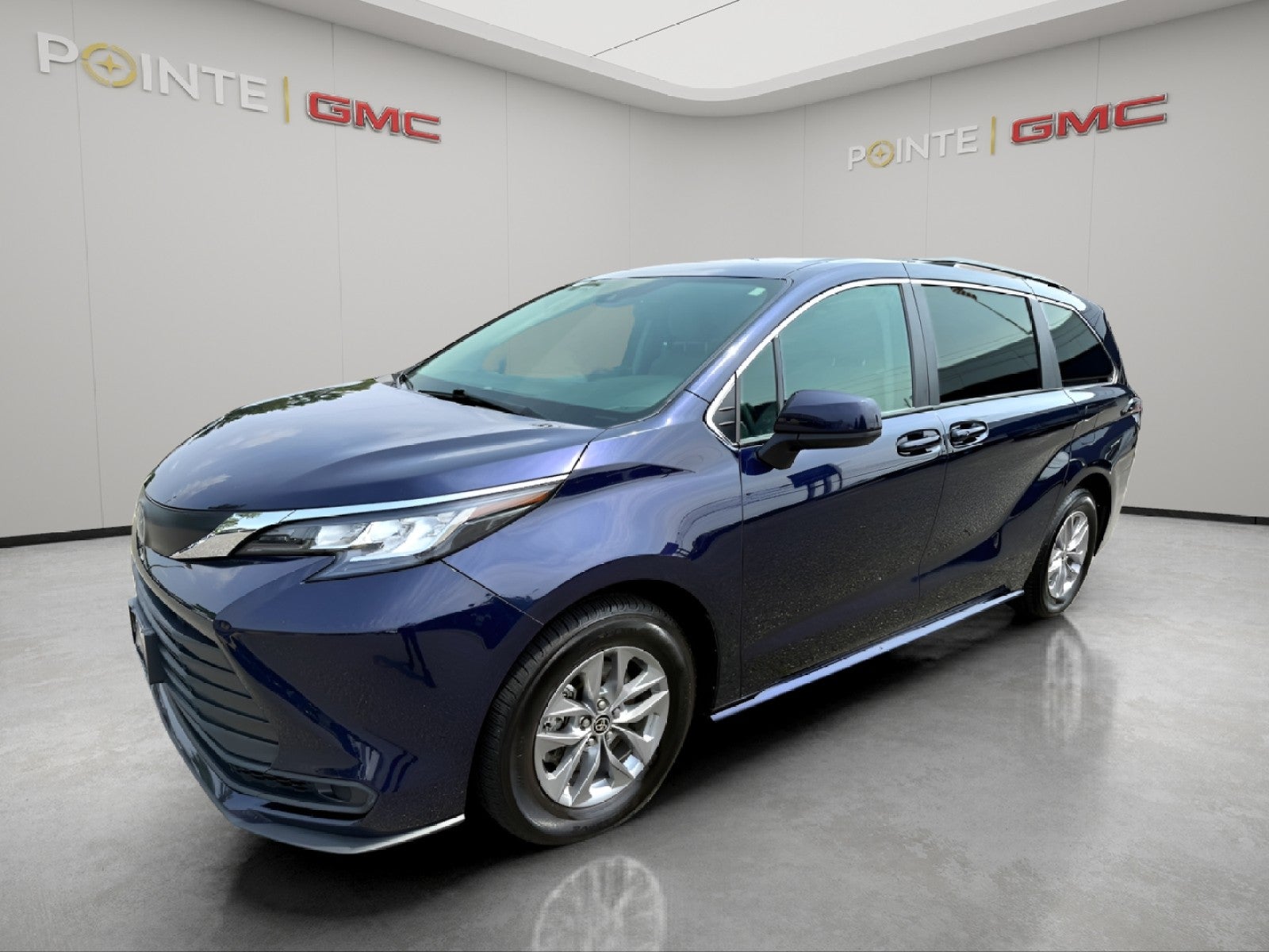 2022 Toyota Sienna LE