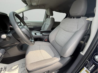 2022 Toyota Sienna LE