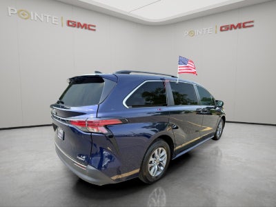 2022 Toyota Sienna LE