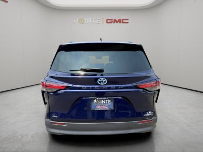 2022 Toyota Sienna LE