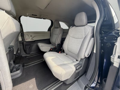 2022 Toyota Sienna LE