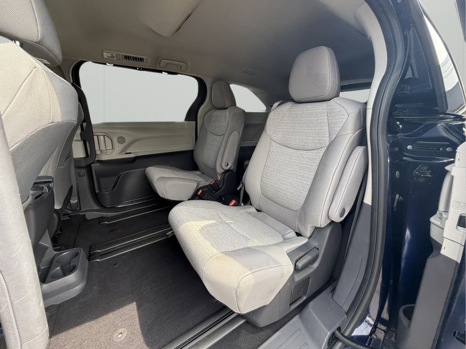 2022 Toyota Sienna LE