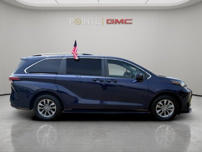 2022 Toyota Sienna LE