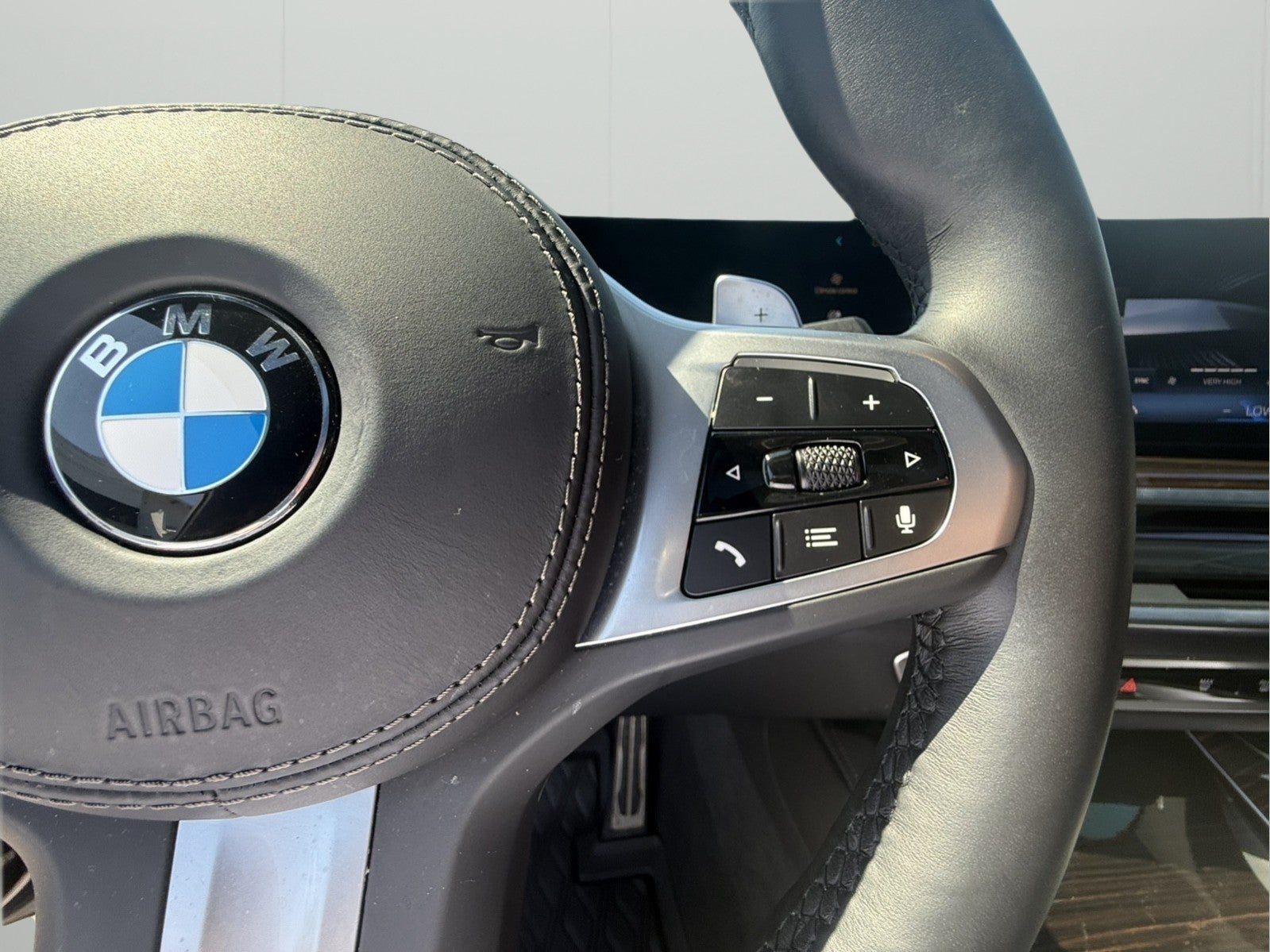 2025 BMW X6 xDrive40i