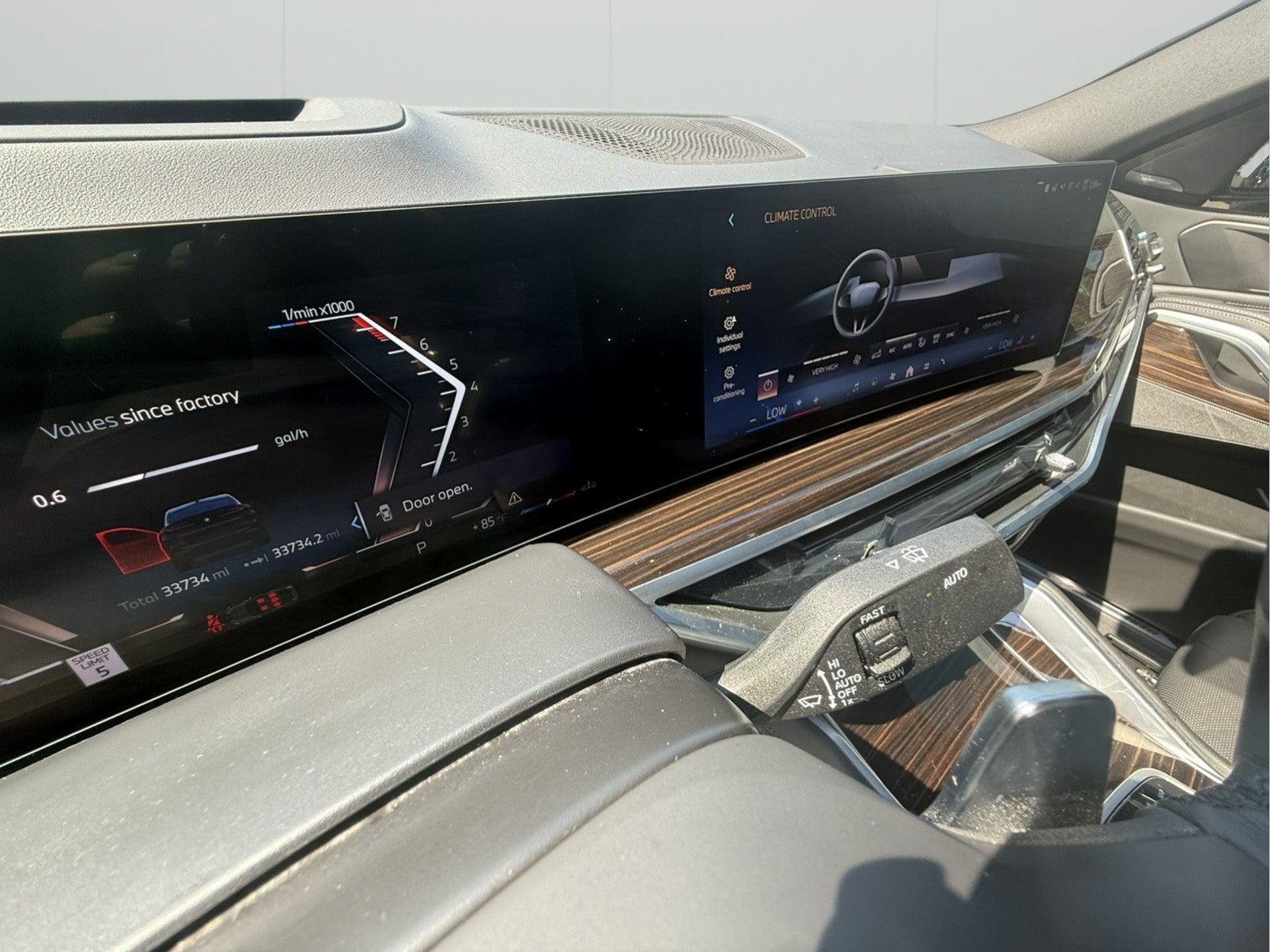 2025 BMW X6 xDrive40i