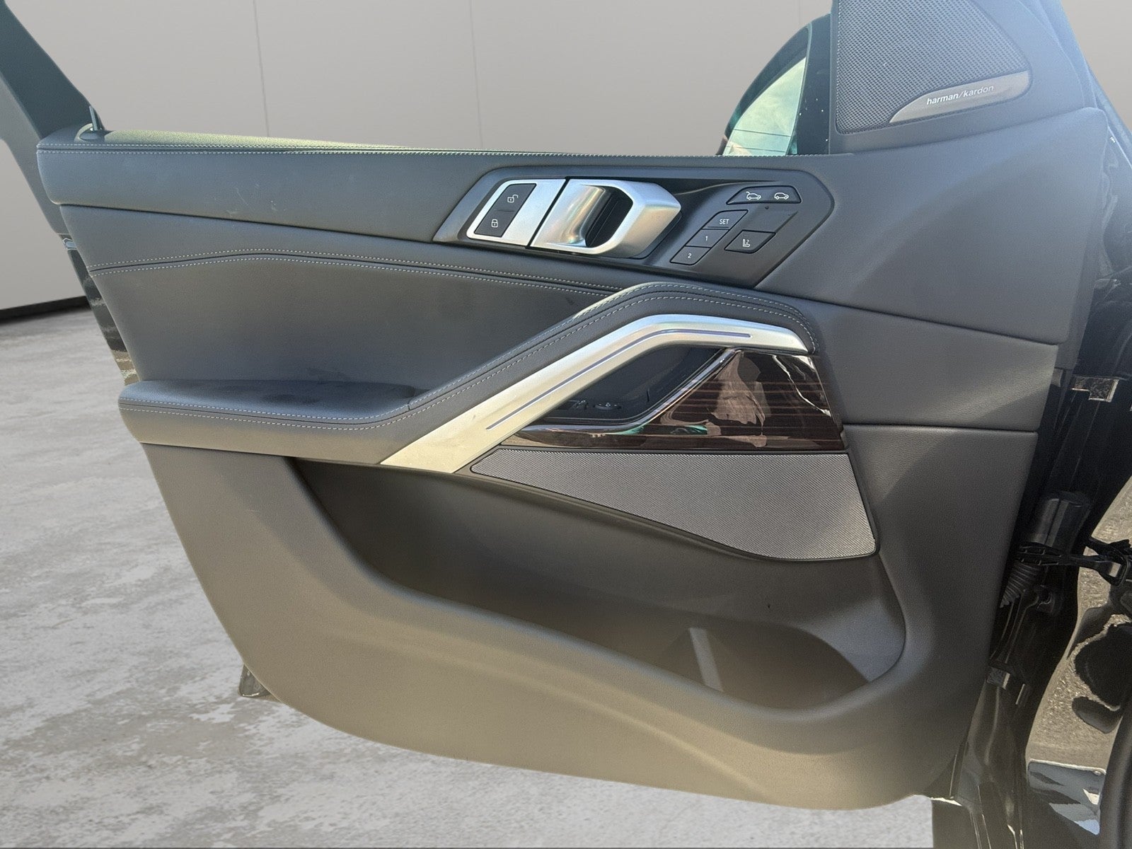 2025 BMW X6 xDrive40i