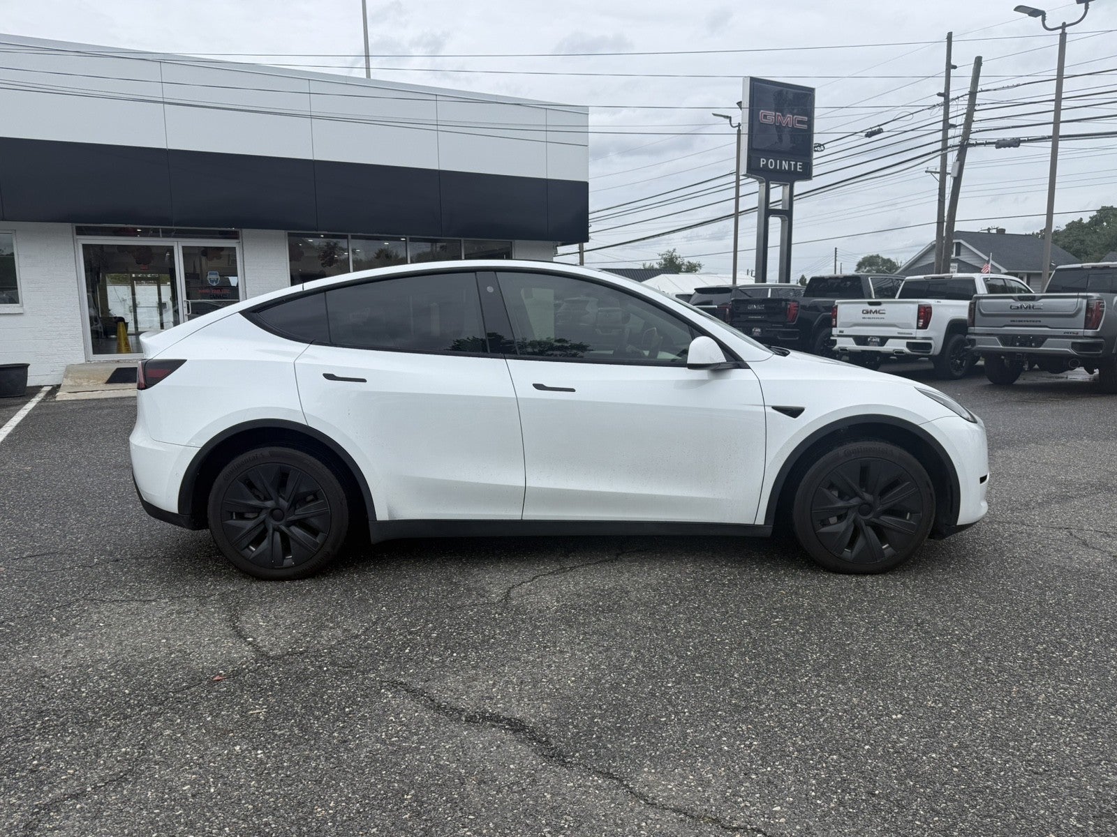 2022 Tesla Model Y Long Range Dual Motor All-Wheel Drive