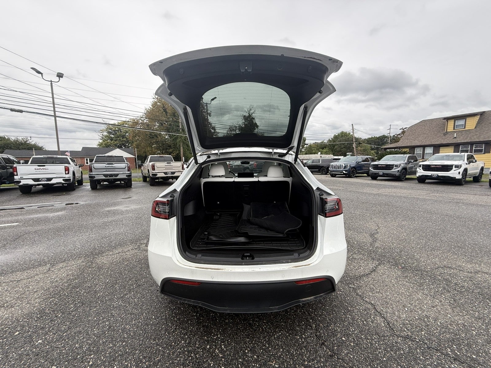 2022 Tesla Model Y Long Range Dual Motor All-Wheel Drive