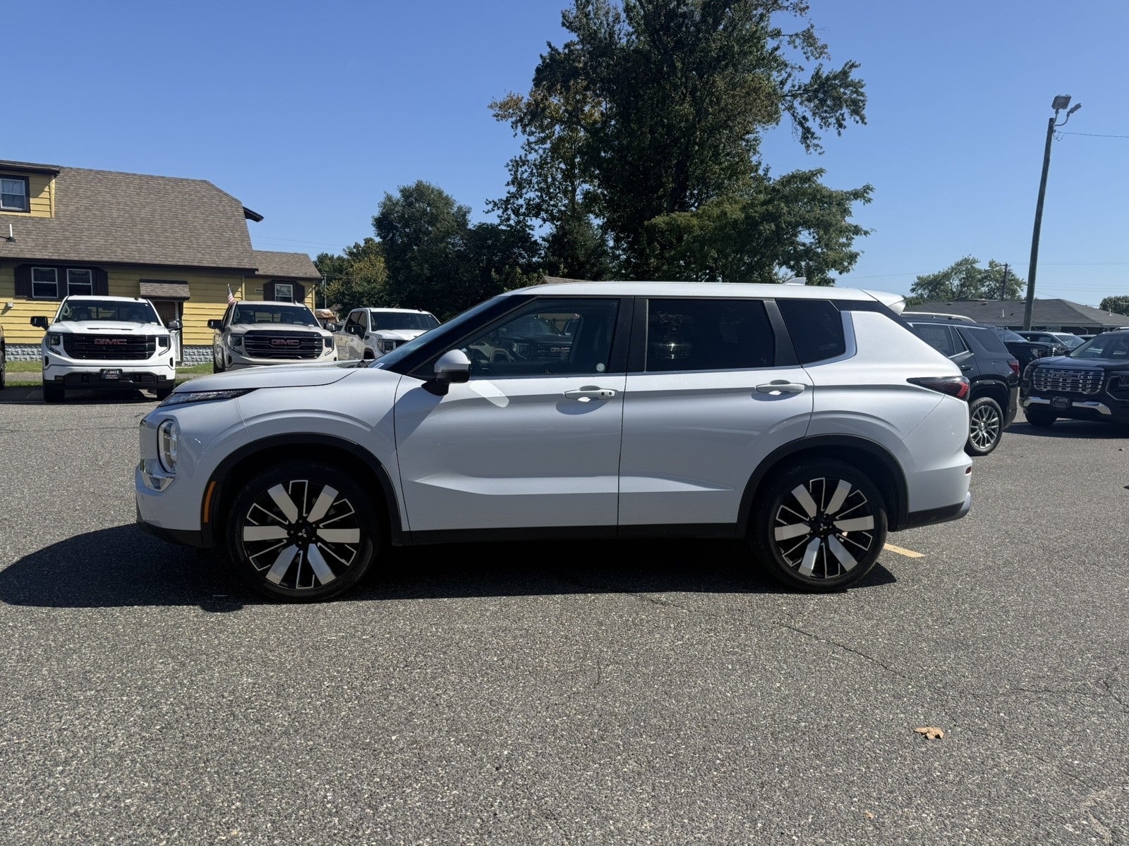 2025 Mitsubishi Outlander SE