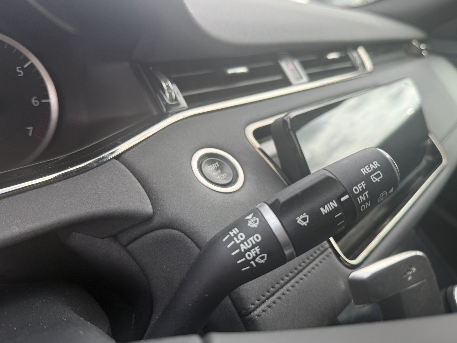 2023 Land Rover Range Rover Evoque R-Dynamic SE